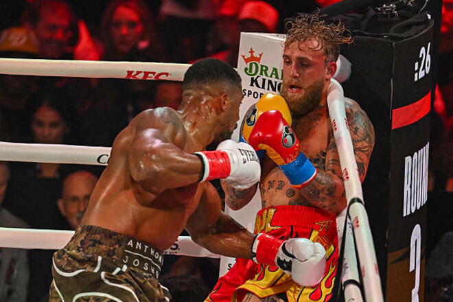 Біль і багато крові. Джейк Пол програв Джошуа і був доставлений до лікарні