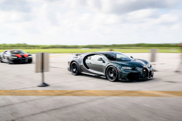 Власникам Bugatti Chiron влаштували швидкісний заїзд на злітно-посадковій смузі
