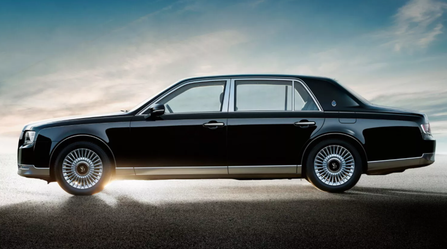 Оновлений Toyota Century: флагманський седан став безпечнішим і технологічнішим
