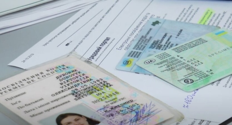 Штрафи і навіть тюремний термін: Українців попередили про проблеми з водійськими правами