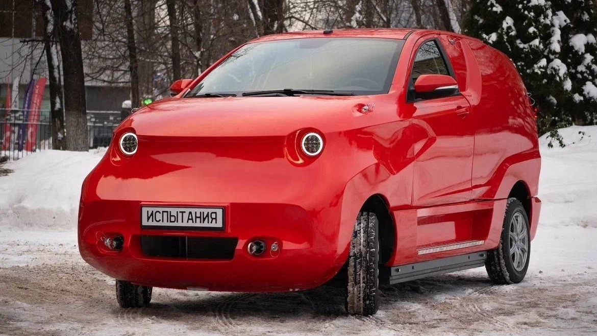 ІЛОН МАСК НАПРУЖИВСЯ: В РОСІЇ СТВОРИЛИ ЕЛЕКТРОКАР З “НЄСКРЄПНОЮ” НАЗВОЮ