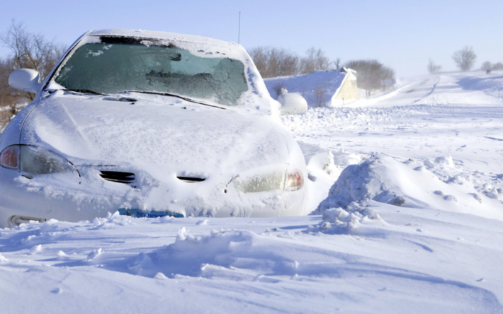 8 предметів, якими на зиму слід укомплектувати вашу машину