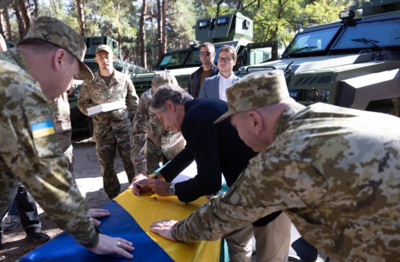США поставить Україні велику партію бронемашин MRAP: у чому їхня особливість