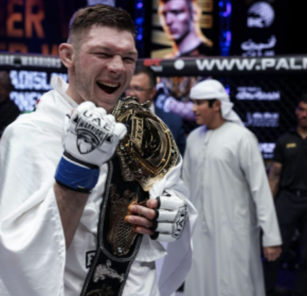 Непереможний українець Владислав Руднєв завоював пояс UAE Warriors у легкій вазі