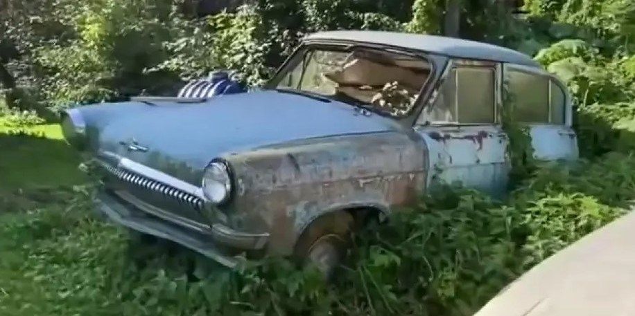 На Закарпатті виявили кладовище радянських ретроавто