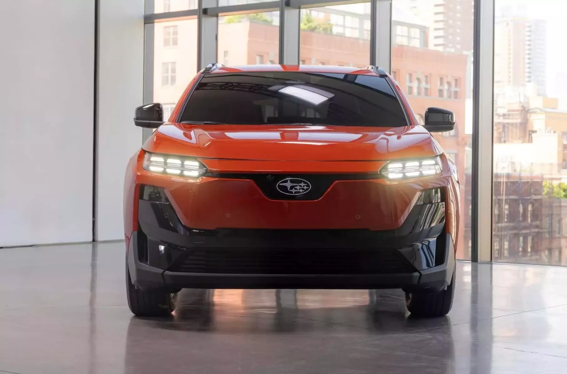 Subaru представила “родича” електричного Toyota C-HR+