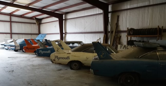 Plymouth, Dodge та Ford: у США знайшли унікальну колекцію ретро-спорткарів